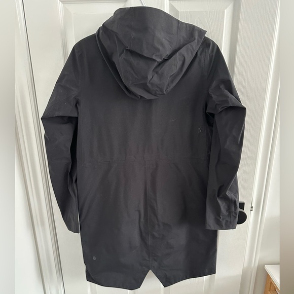 Lululemon Rain Jacket - Size 6 - Picture 8 of 13